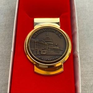Collectible “Washington D. C.  U. S. Capitol” Gold-tone Money Clip NWT 💵